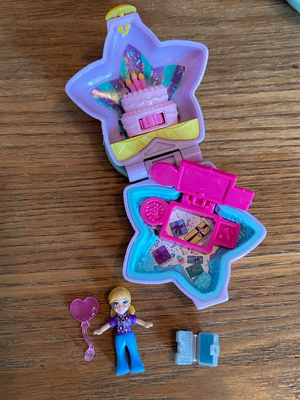 Polly Pocket Tiny Pocket Places Birthday Compact
